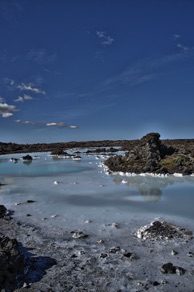 Water evaporation leaves the silica deposits.